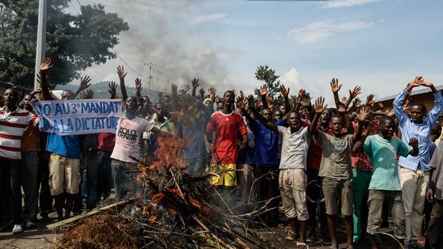 Les manifestants s'opposent à la candidature à un troisième mandat présidentiel de Pierre Nkurunziza. [Jennifer Huxta]