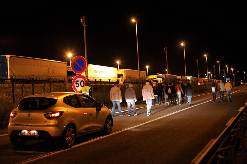 Plus de 2000 migrants avaient été repoussés par la police mardi. [AP Photo/Thibault Camus]