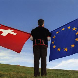 A deux mois d'intervalle, deux sondages auprès de la population suisse donnent des résultats différents en ce qui concerne la voie bilatérale. [Keystone - Martin Ruetschi]