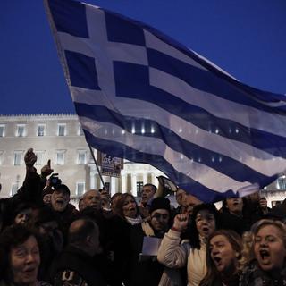 Plus de 15'000 manifestants sont descendus dimanche dans les rues d'Athènes. [key - AP Photo/Petros Giannakouris]