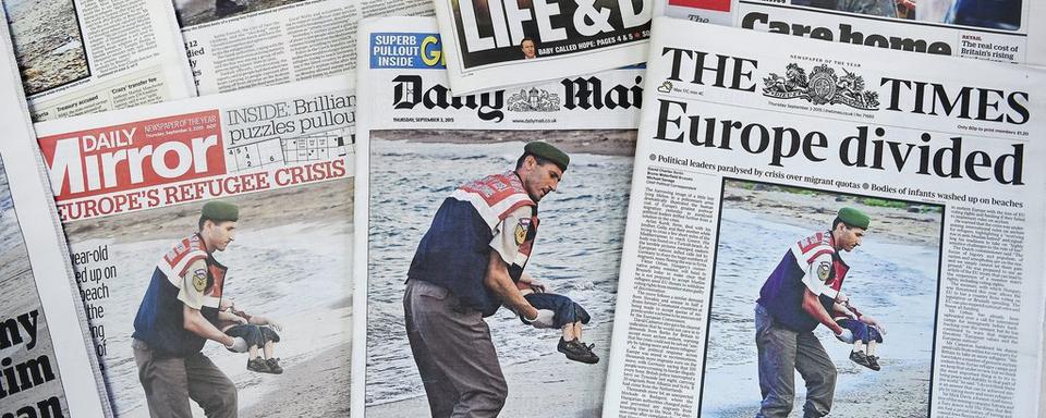 La photo de l'enfant syrien retrouvé mort sur une plage à Bodrum, en Turquie, a suscité une prise de conscience mondiale. [EPA/Keystone - Andy Rain]