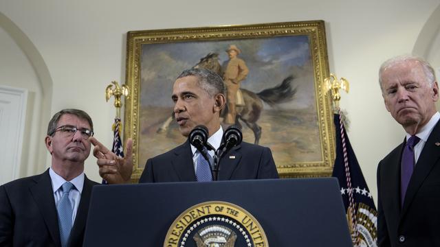 Le président américain Barack Obama entouré du vice-président Joe Biden et du secrétaire de la défense Ashton Carter ce 15 octobre 2015 à la Maison Blanche à Washington. [PHOTO/BRENDAN]