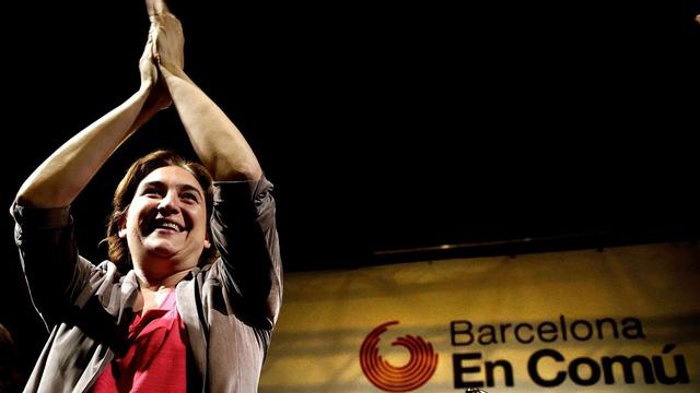 La liste de la militante anti-expulsions de Barcelone Ada Colau est en tête pour la mairie de Barcelone. [EPA/Keystone - Alberto Estevez]