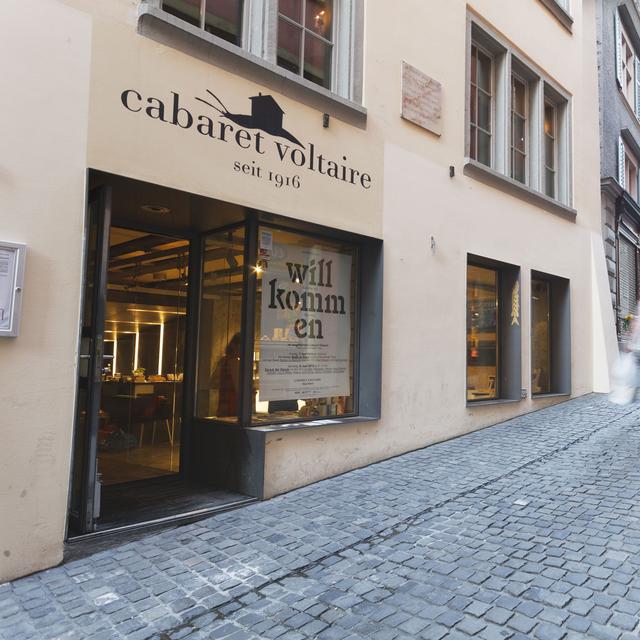 Le Cabaret Voltaire à Zürich célèbre L'Anniversaire de l'art. [cabaretvoltaire.ch]