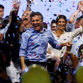 Mauricio Macri célébrait dimanche sa victoire à la présidentielle argentine. [Reuters - Ivan Alvarado]