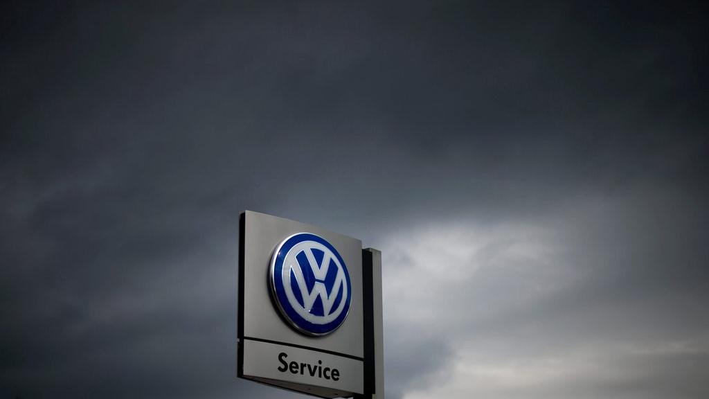VW se trouve dans la tourmente depuis l'affaire du trucage des mesures antipollution. [EPA/Keystone - Julian Stratenschulte]