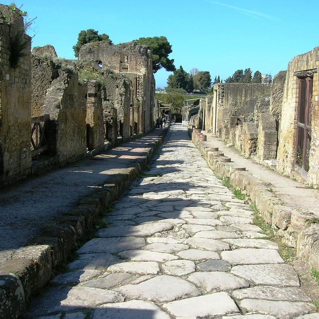A l'intérieur de la cité antique d'Herculanum. [CC BY SA - Mentnafunangann]