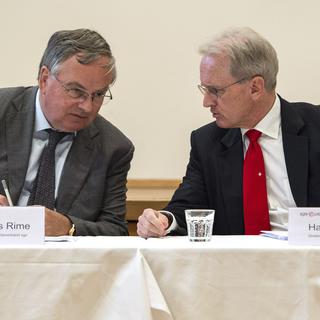 Le président de l'USAM Jean-François Rime et le directeur Hans-Ulrich Bigler, en pleine conférence de presse ce lundi 7 septembre 2015 à Berne. [PETER SCHNEIDER]