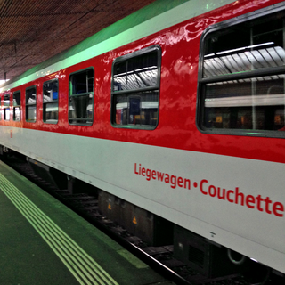 Le train de nuit Zurich-Hambourg au départ de la gare centrale de Zurich. [RTS - Rouven Gueissaz]