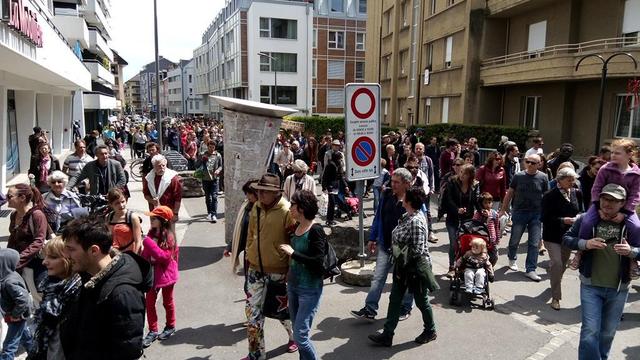 Les manifestants devant le siège de Monsanto à Morges. [Nicolas Rossé]