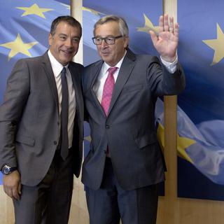 Jean-Claude Juncker a reçu vendredi à Bruxelles le leader du parti centriste grec To Potami, Stavros Theodorakis. [AP/Keystone - Virginia Mayo/pool]