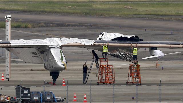 Solar Impulse 2 lors de son escale forcée au Japon. [Thomas Peter]