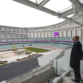 Le président azerbaïdjanais Ilham Aliyev dans le nouveau stade olympique de Bakou. [Azerbaijaini Presidency/AFP - Vugar Amrullayev]