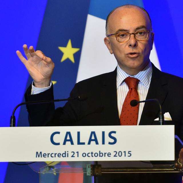 Bernard Cazeneuve était mercredi à Calais. [AFP - Philippe Huguen]