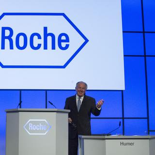 Franz Humer (à dr.), président du CA de Roche, gagne 253 fois plus que l'employé le moins payé du groupe.