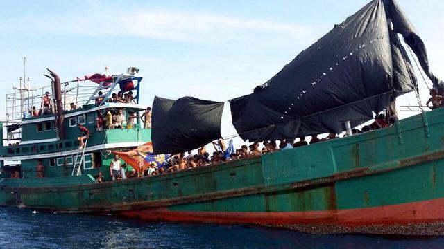 Des milliers de migrants ont été abandonnés par des passeurs sur des embarcations à la dérive près des côtes indonésiennes. [EPA/STR]