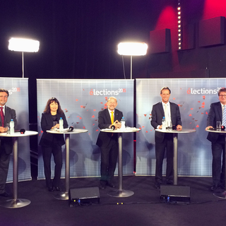 Les cinq invités du débat: Robert Cramer, Géraldine Savary, Dominique de Buman, Christian Lüscher et Claude-Alain Voiblet. [RTS - Michel Eymann]