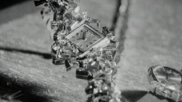 Montre de luxe présentée à Beaulieu, Lausanne, en 1964. [RTS]