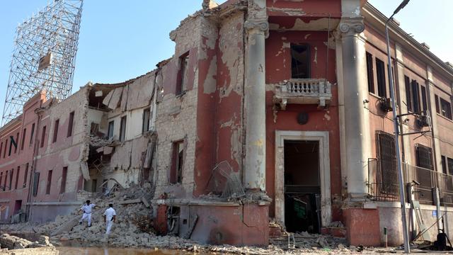 Une bombe aurait été déposée par des inconnus sous une voiture garée près du consulat. [Ahmed Hendawy]