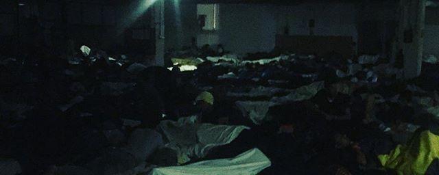 Klagenfurt, Autriche. K. "No Picture", Yusef, Jamal, Ali et Nayef sont morts de fatigue, mais vont bien. Ils n'ont fait que voyager depuis la nuit chaotique de Preševo. (14.10.2015) [Instagram - Nicolae Schiau]