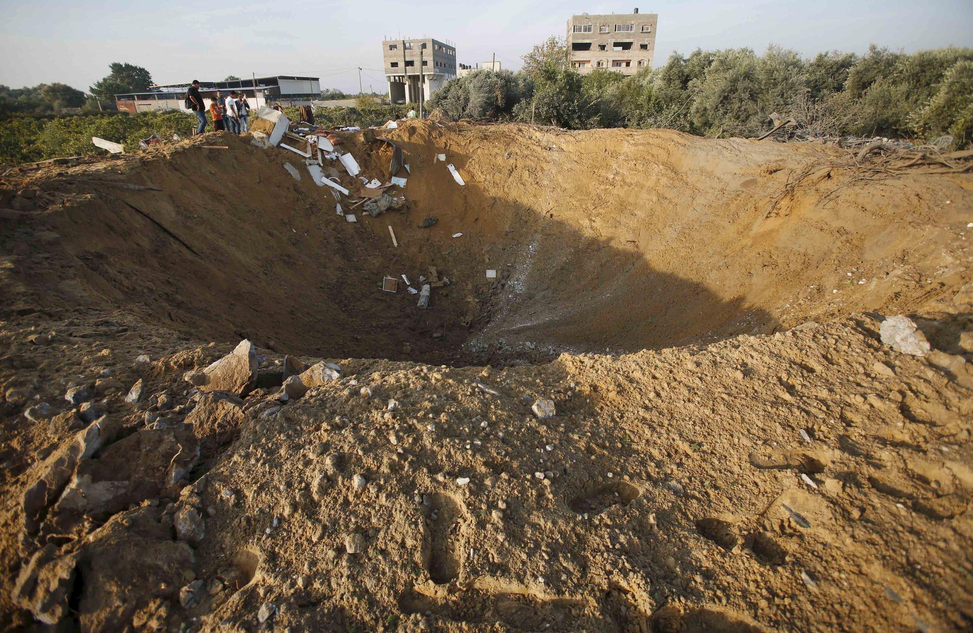 L'impact d'une frappe israélienne contre une cible du Hamas à Gaza le 11 octobre 2015. [Reuters - Suhaib Salem]