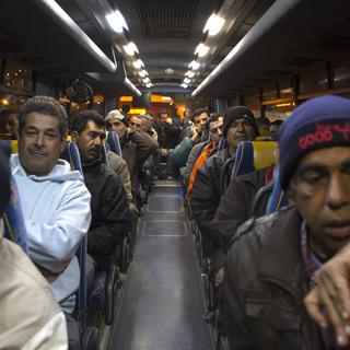 Des milliers de Palestiniens viennent travailler chaque jour en Israël. [AFP - Menahem Kahana]
