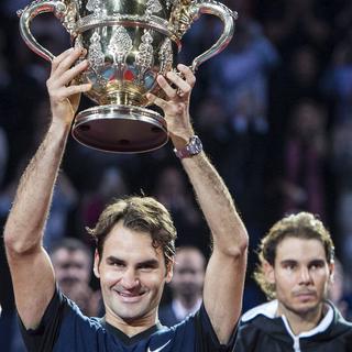 Roger Federer a battu Rafael Nadal en finale des Swiss Indoors. [Keystone - Dominic Steinmann]