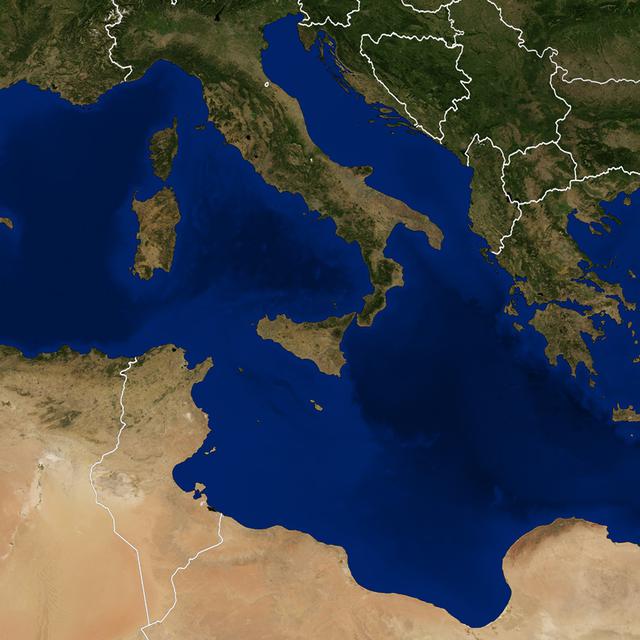 La Méditerranée est multiple, faite de petites mers et de rives diverses. Trop simplifiées dans l'expression rives nord et sud. [Guillaume Le Bloas]