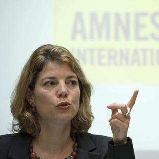 Manon Schick s'exprime sur la politique d'asile, le 13 novembre 2012 à Berne. [Keystone - Peter Schneider]