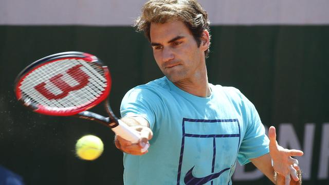 Roger Federer lors d'une session d'entraînement, le 23 mai. [AFP - Patrick Kovarik]