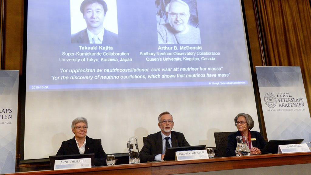 L'annonce du prix Nobel de physique à Stockholm, un prix décerné cette année au Japonais Takaaki Kajita et au Canadien Arthur McDonald. [EPA/Fredrik Sandberg]