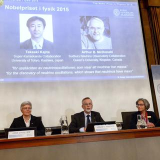 L'annonce du prix Nobel de physique à Stockholm, un prix décerné cette année au Japonais Takaaki Kajita et au Canadien Arthur McDonald. [EPA/Fredrik Sandberg]