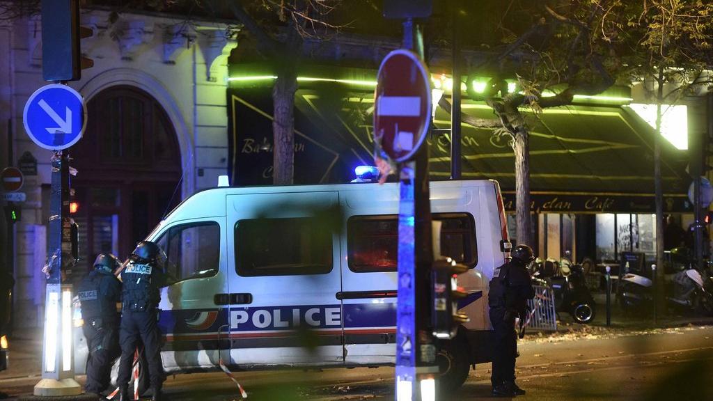 Vendredi 13 novembre: plusieurs attaques simultanées font plus d'une centaine de morts à Paris. [EPA/Keystone - Christophe petit Tesson]