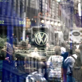 Le scandale des moteurs diesel truqués pourrait coûter des dizaines de milliards d'euros à VW. [EPA/Justin Lane]