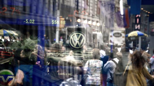 Le scandale des moteurs diesel truqués pourrait coûter des dizaines de milliards d'euros à VW. [EPA/Justin Lane]