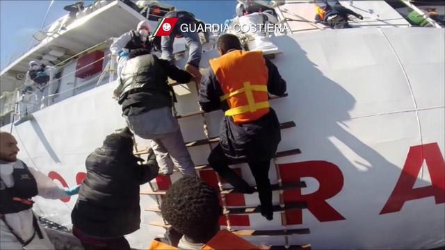 Le contre-amiral Nicola Carlone est régulièrement chargé d'organiser les opérations de secours. [Guardia Costiera/AFP]