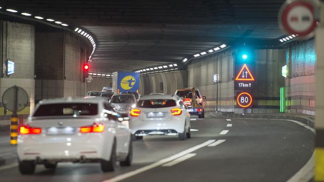 Le deuxième tunnel prendrait en charge le trafic des voitures pendant la durée des travaux. [URS FLUEELER]