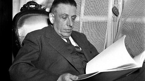 Le compositeur Francis Poulenc en 1950. [Lipnitzki / Roger-Viollet / Roger-Viollet]