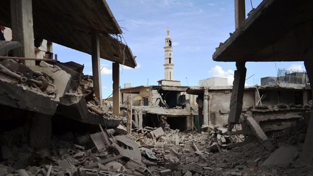 Des immeubles ont été endommagés par des bombardements à Talbisseh, dans la province syrienne de Homs. [AFP - MAHMOUD TAHA]