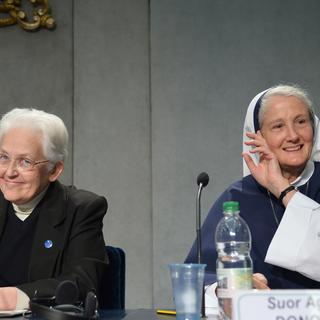 Soeur Sharon Holland (à gauche), présidente de la Leadership conference of women religious (LCWR) et Mère Agnès Mary Donovan. [AFP - Alberto Pizzoli]