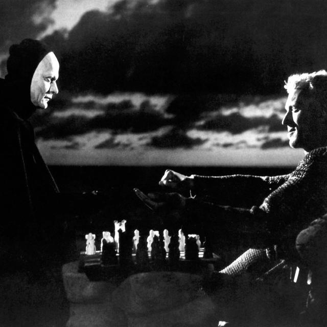 Max Von Sydow et Bengt Ekerot dans "Le septième sceau" d'Ingmar Bergman, 1957. [Collection Cinema / Photo12 /AFP]