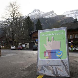 Panneau pour les votations lors de la fusion des communes Ormont-Dessus et Ormont-Dessous, en novembre 2014. [Keystone - Anthony Anex]