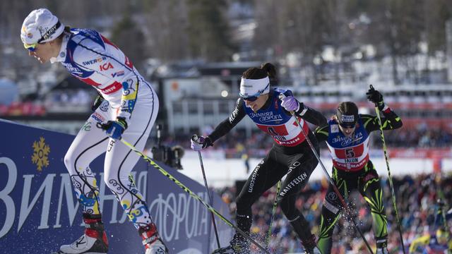 Seraina Boner (centre) et sa coéquipière n'ont pas pu se mêler à la lutte pour les médailles en finale. [Peter Klaunzer]