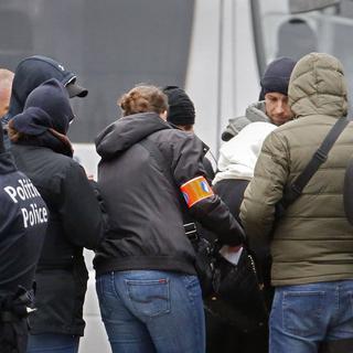 La police belge a lancé une nouvelle opération lundi matin dans le quartier de Molenbeek à Bruxelles. [Reuters - Yves Herman]
