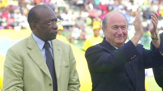 Jack Warner (gauche) et Sepp Blatter en 2001. [AP Photo/Keystone - Lynne Sladky]