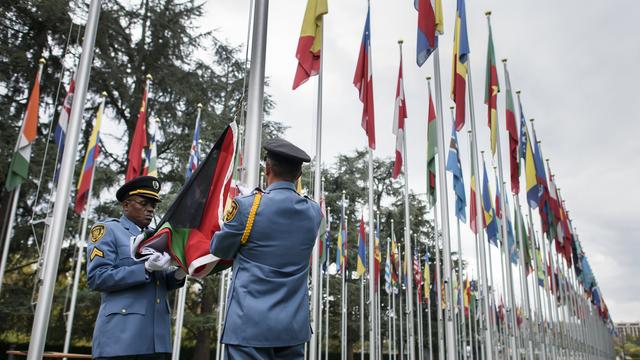 Le drapeau palestinien flotte désormais aux côtés des bannières des Etats membres. [FABRICE COFFRINI]