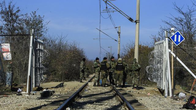 Une barrière posée à la frontière entre la Grèce et la Macédoine près du village d'Idomeni. [SOOC/AFP - Dimitri Messinis]