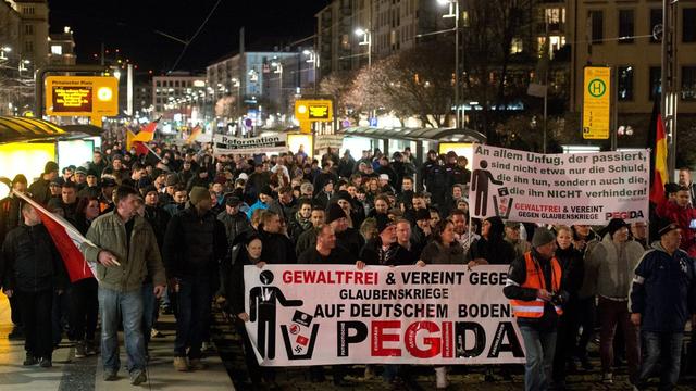 la manifestation de Pegida à Dresde a réuni quelque 25'000 personnes [EPA/ARNO BURGI]