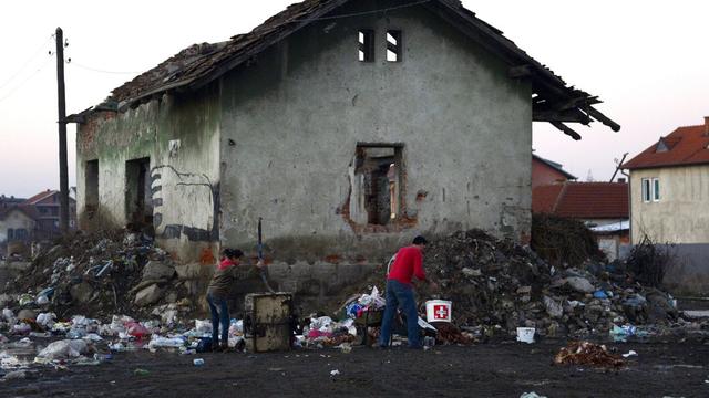 Une maison abandonnée de Podujevo, au Kosovo. [EPA/Tamas Kovacs]