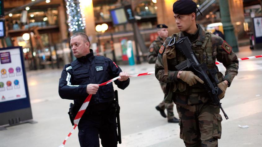 Le Premier ministre français, Manuel Valls, a reconnu des "failles" dans le renseignement après les attaques terroristes à Paris. [Keystone - Thibault Camus - AP Photo]